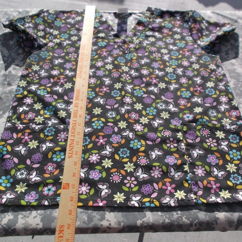 CASSANDRA O BLACK MULTI COLORED FLOWER & BUTTERFLY DESIGN LG SCRUB TOP IG 2119 - Picture 8 of 12